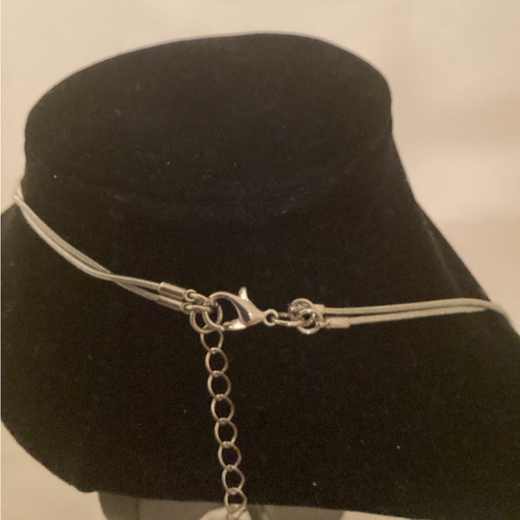 Long gold tone and silver tone metallic necklace - Picture 5 of 6